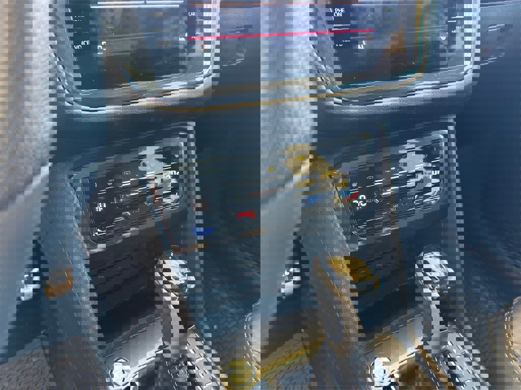 Used 2024 Volkswagen Tiguan SE R-Line image 18