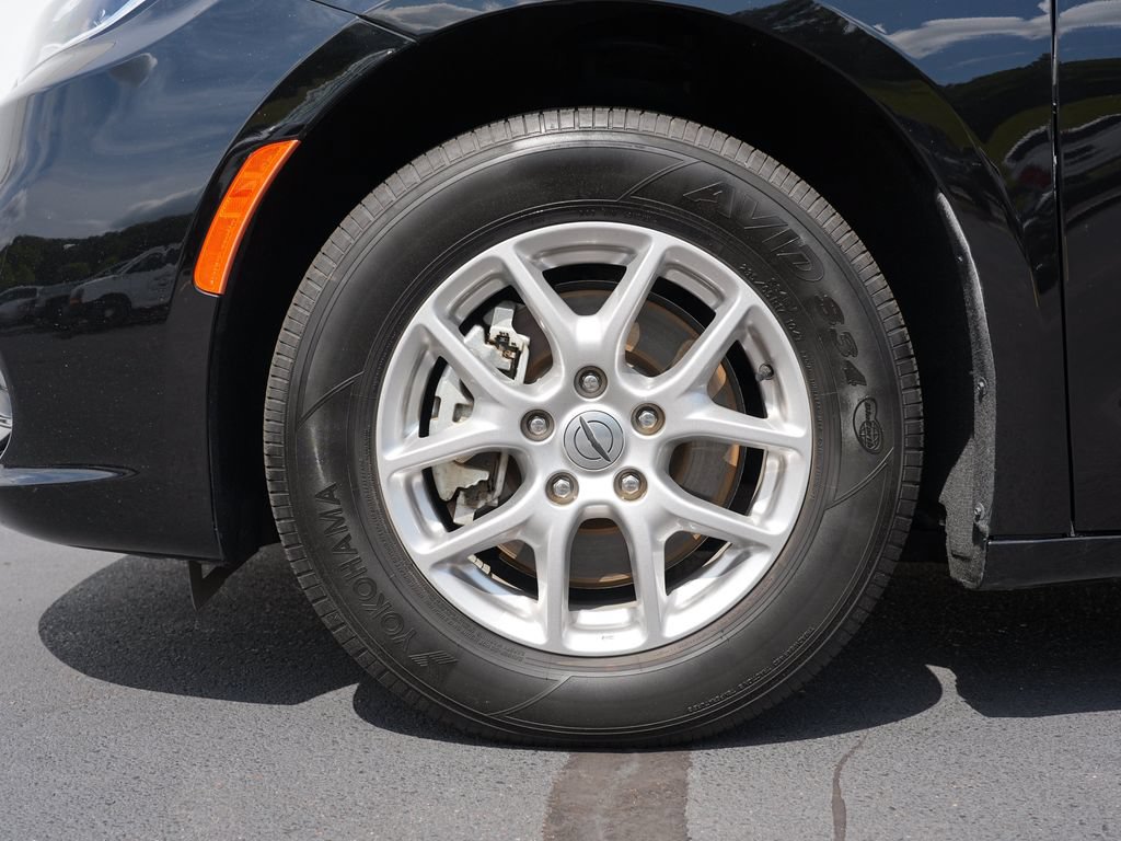 Used 2025 Chrysler Pacifica Select FWD image 31