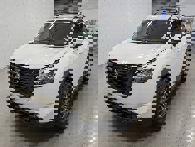 Used 2022 Nissan Pathfinder SV w/ SV Black Package image 4