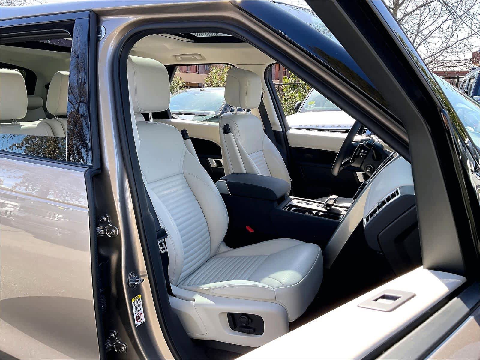 Used 2025 Land Rover Discovery S AWD/4WD image 10