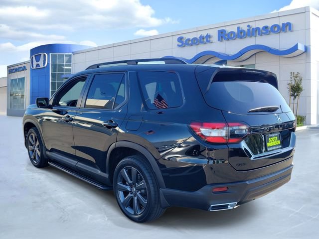 Used 2024 Honda Pilot Sport image 3