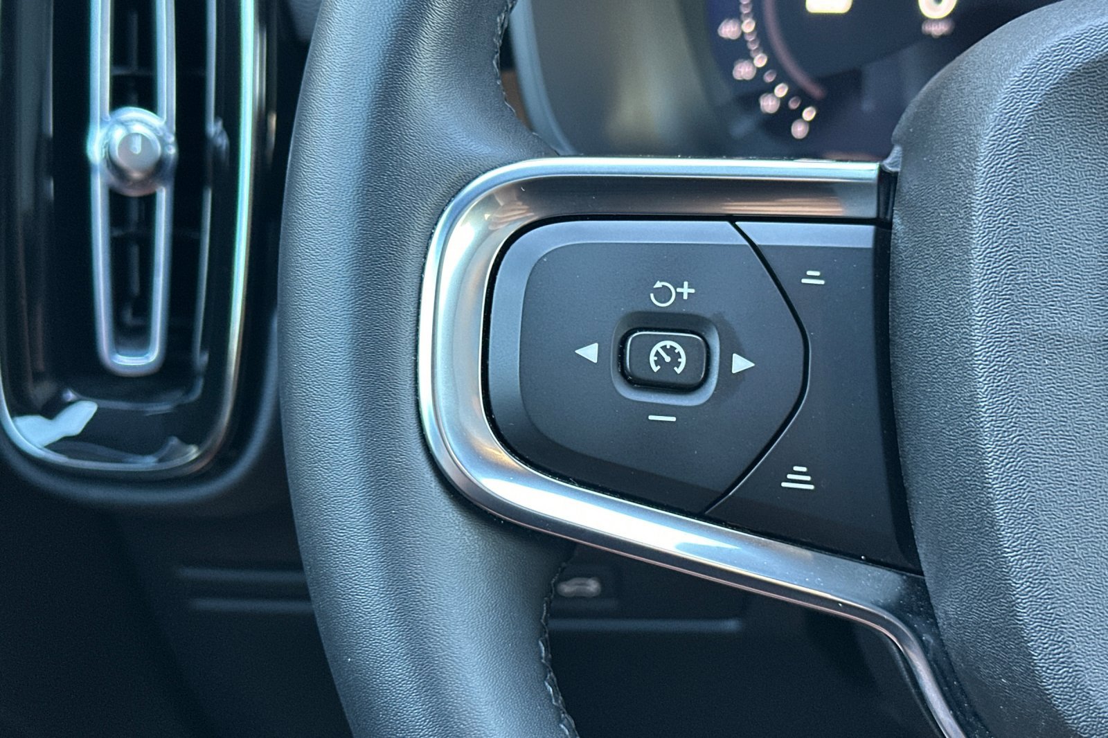 Certified 2023 Volvo C40 P8 Recharge Plus w/ Climate Package image 27