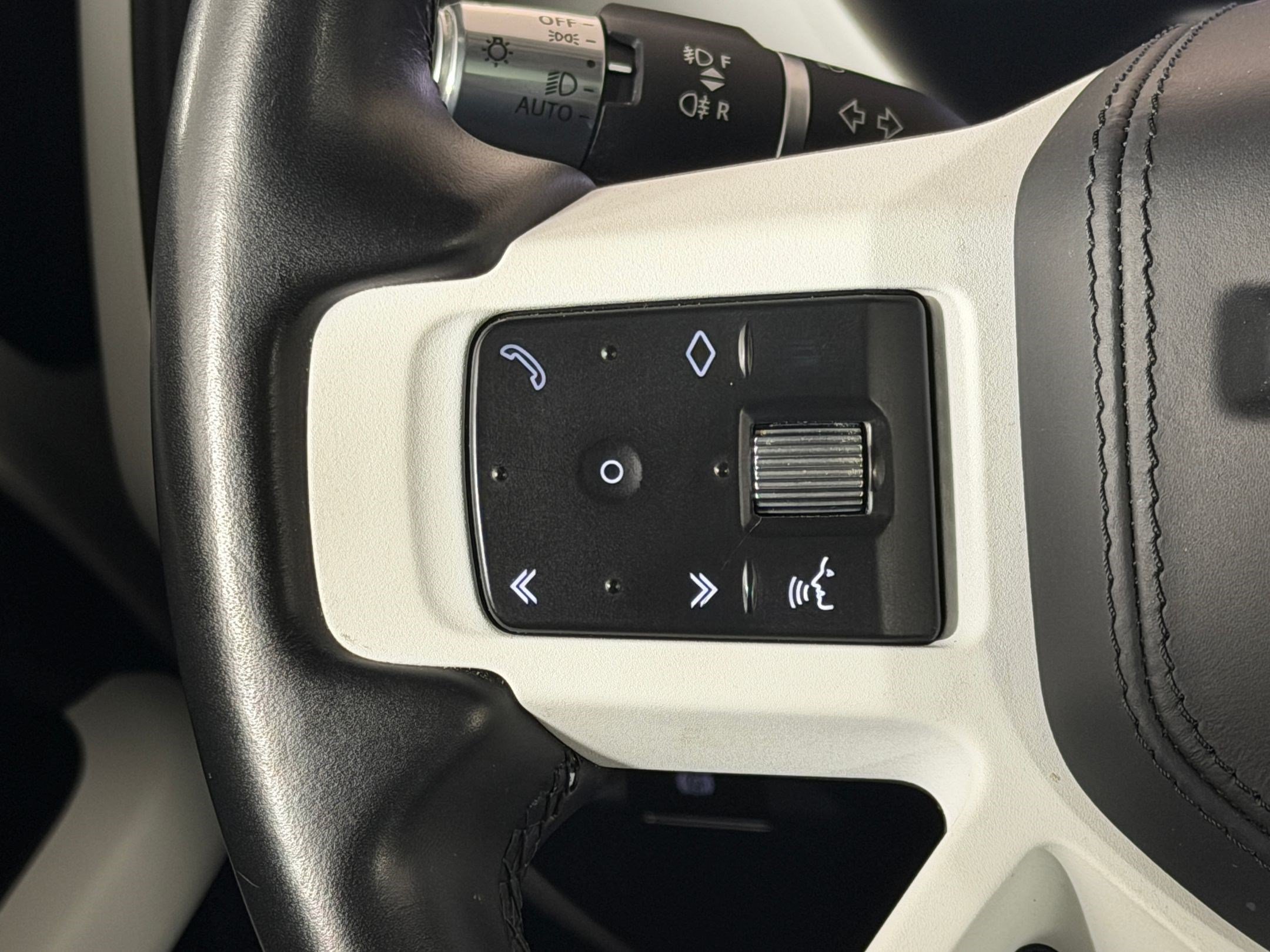 Used 2020 Land Rover Defender 110 HSE AWD/4WD image 14