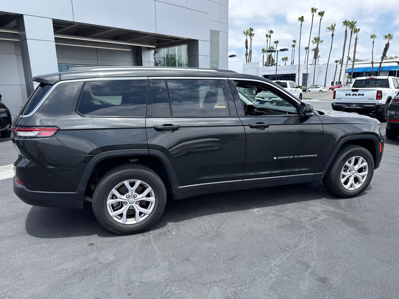 Used 2022 Jeep Grand Cherokee L Limited AWD/4WD image 11