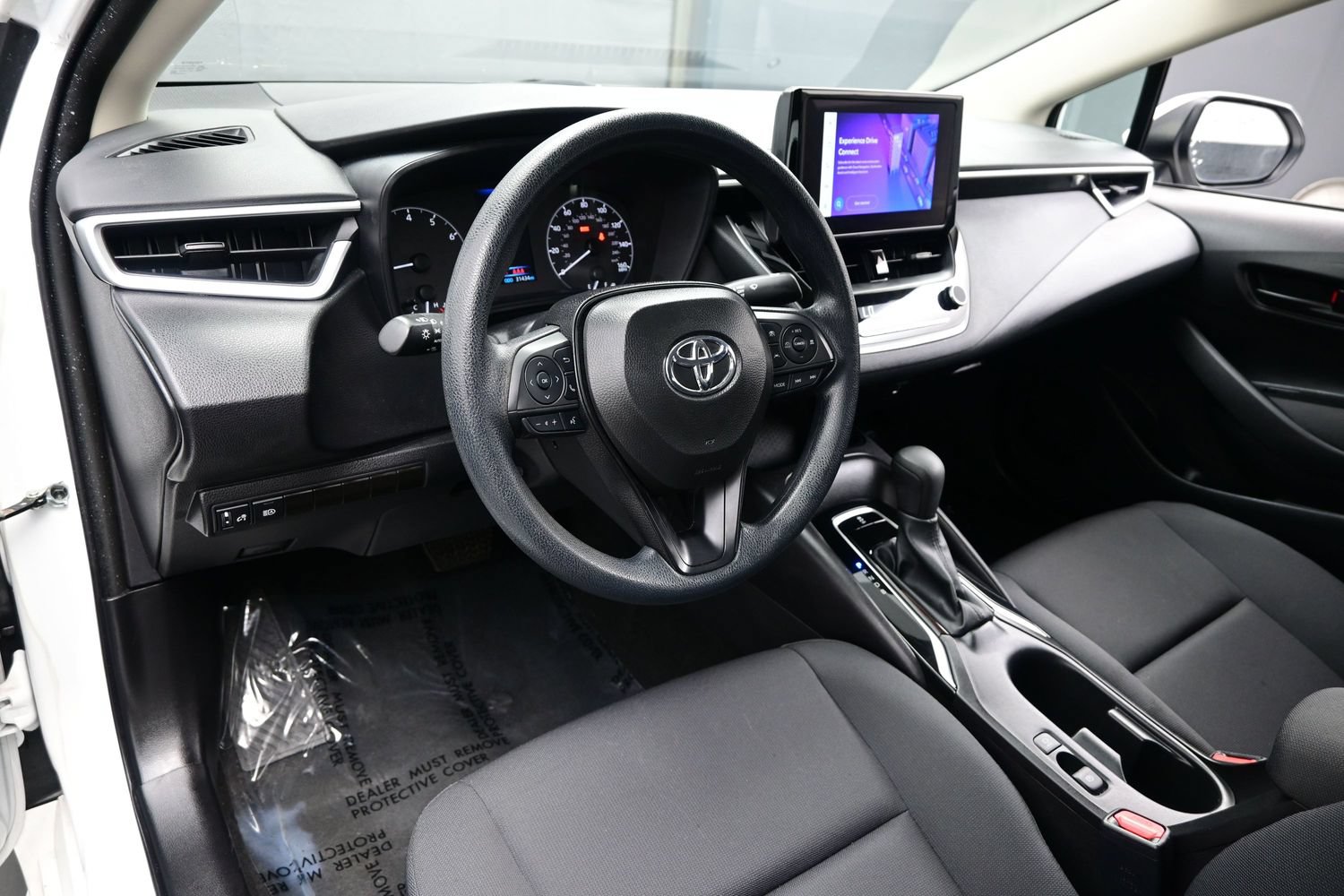 Used 2025 Toyota Corolla LE FWD image 12