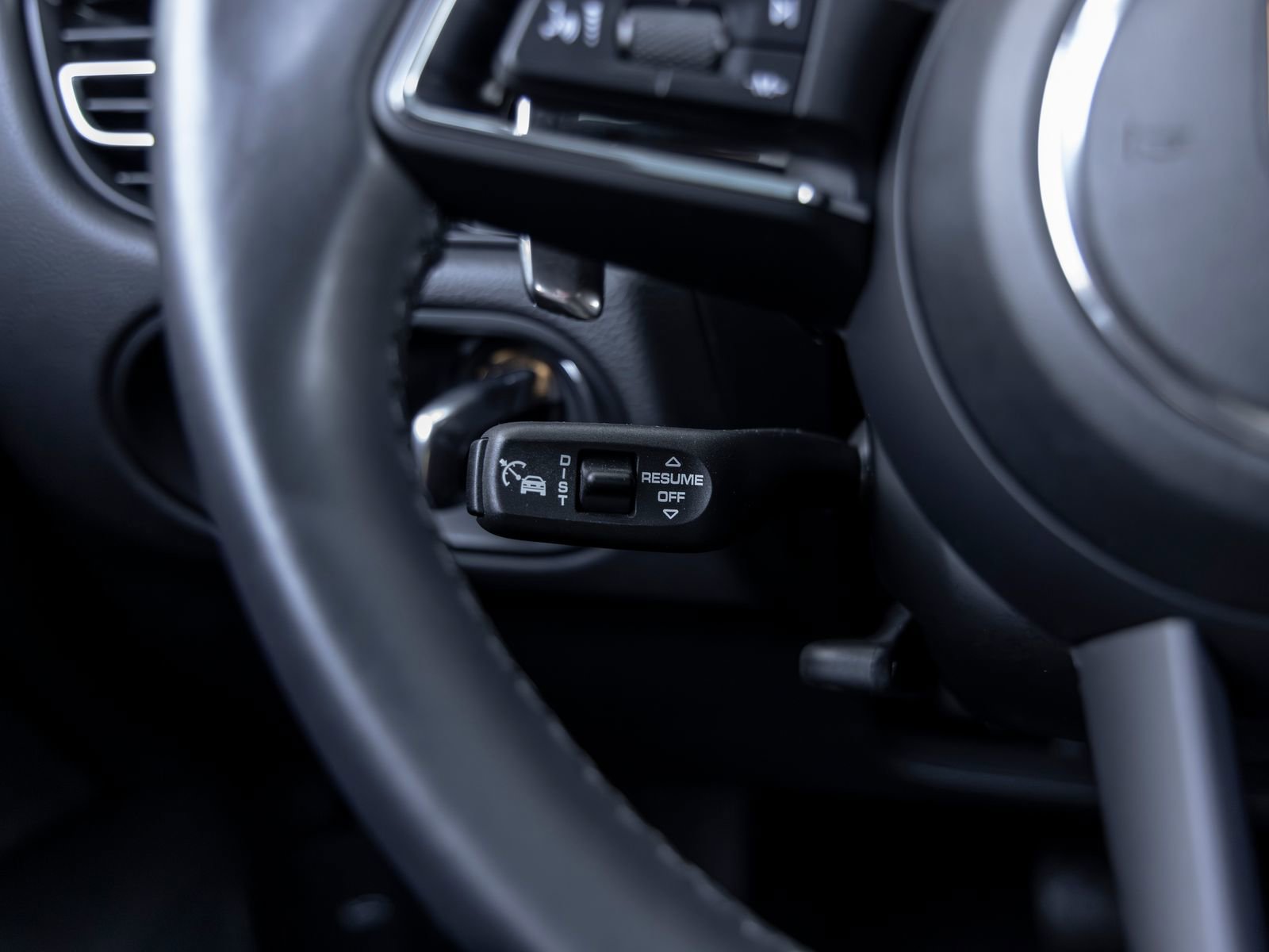 Certified 2023 Porsche Macan AWD/4WD image 30