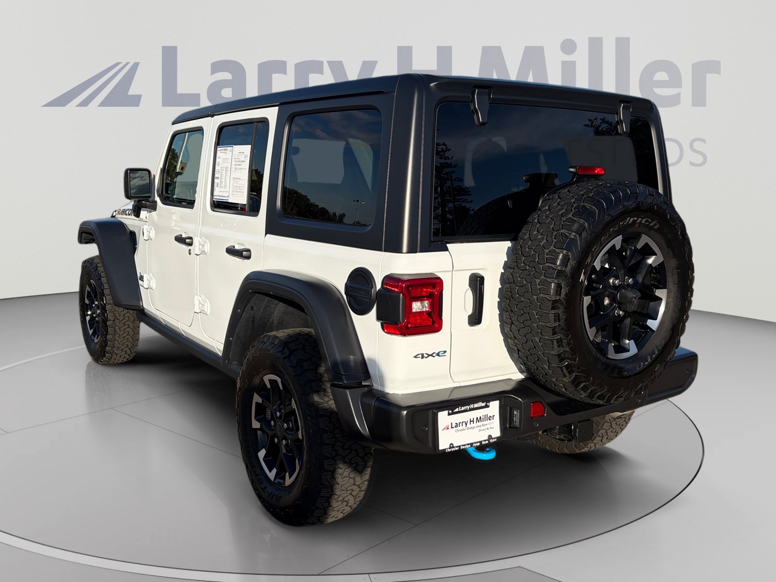 Used 2024 Jeep Wrangler Unlimited Rubicon 4xe w/ Technology Group AWD/4WD image 4