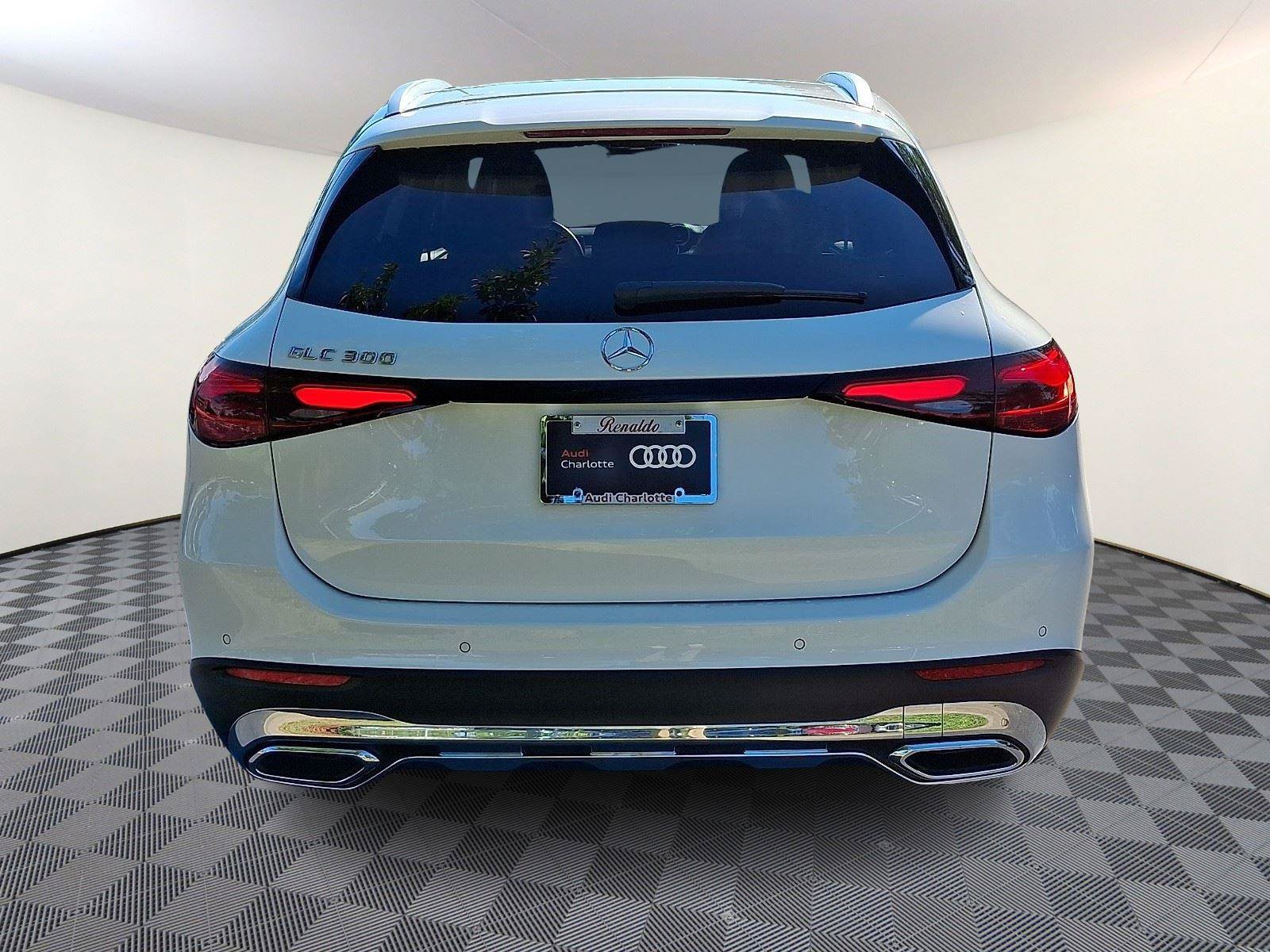 Used 2024 Mercedes-Benz GLC 300 image 5