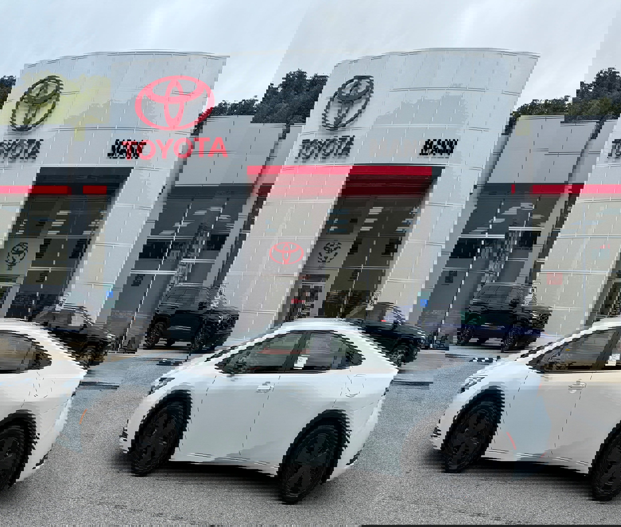 New 2026 Toyota Prius LE image 1