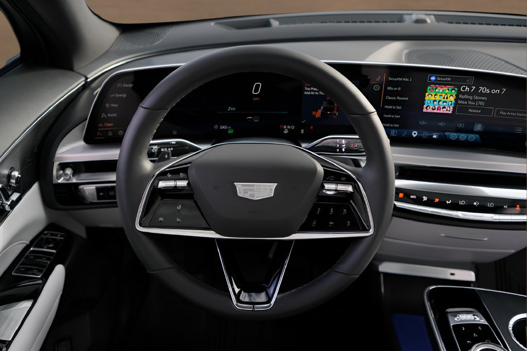 Used 2025 Cadillac Lyriq Luxury w/ LPO, Floor Liner Package RWD image 28
