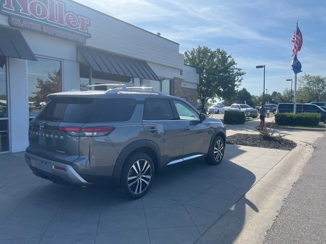 Used 2024 Nissan Pathfinder Platinum w/ Cargo Package image 6