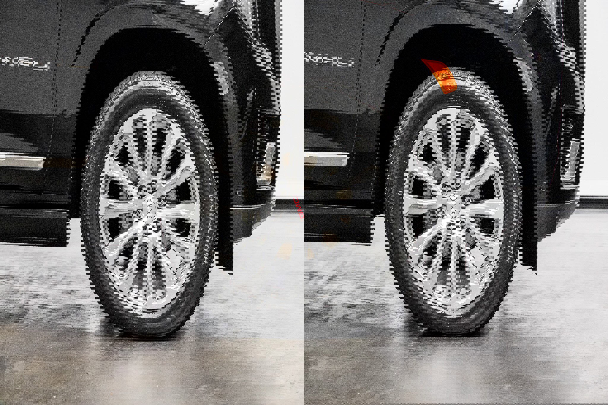 Used 2023 GMC Yukon Denali w/ Denali Reserve Package image 25