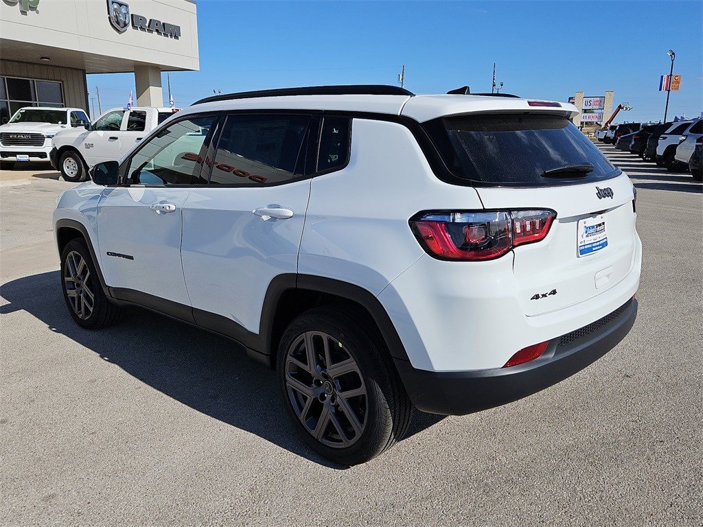 New 2026 Jeep Compass Latitude image 3
