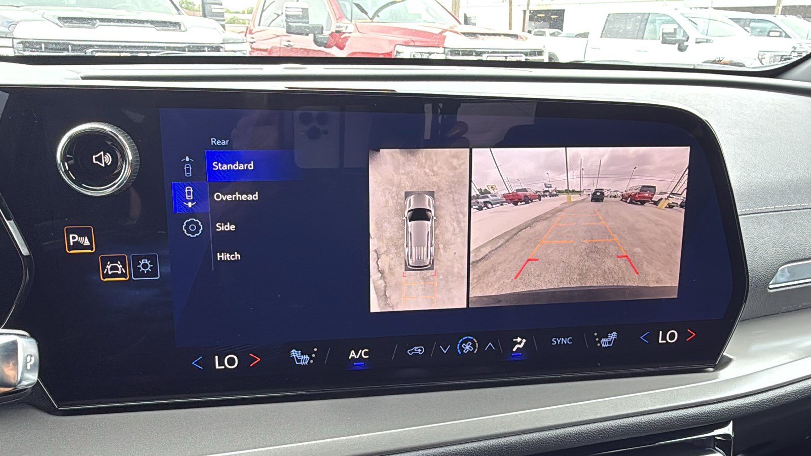 New 2026 Chevrolet Traverse LT w/ Midnight/Sport Edition FWD image 23