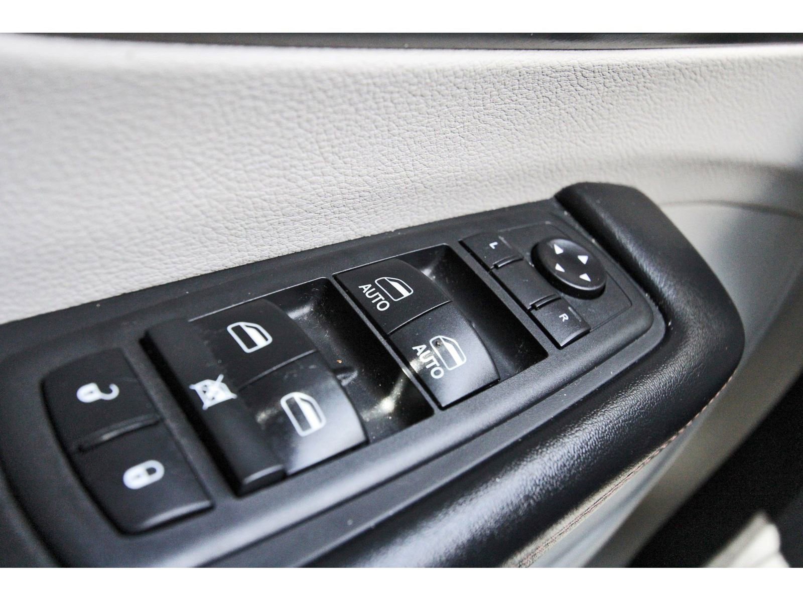 Used 2018 Chrysler Pacifica Touring Plus image 19