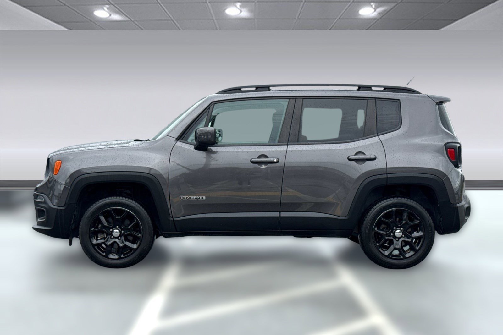Used 2017 Jeep Renegade Latitude image 2