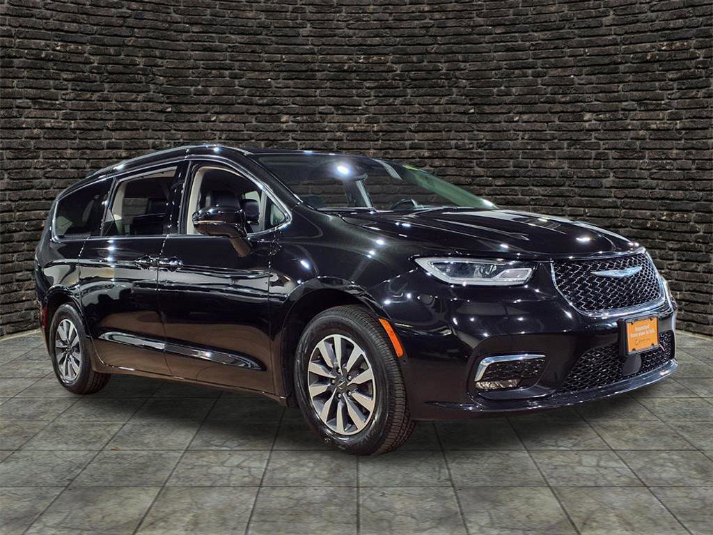Used 2021 Chrysler Pacifica Touring-L w/ Premium & Safety Sphere Group