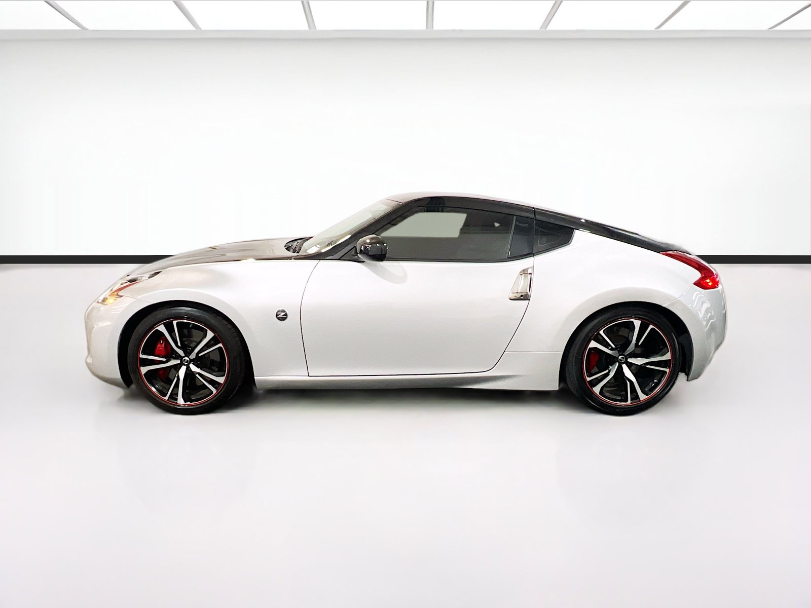 Used 2020 Nissan 370Z Coupe RWD image 22