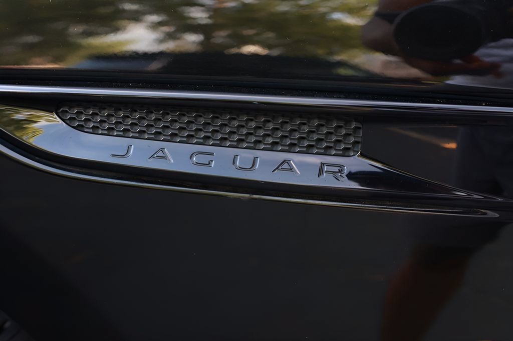 Used 2019 Jaguar F-PACE S AWD/4WD image 40