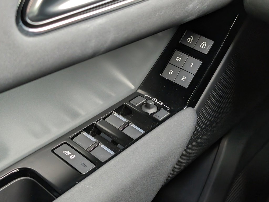 Certified 2025 Land Rover Range Rover Velar S image 25