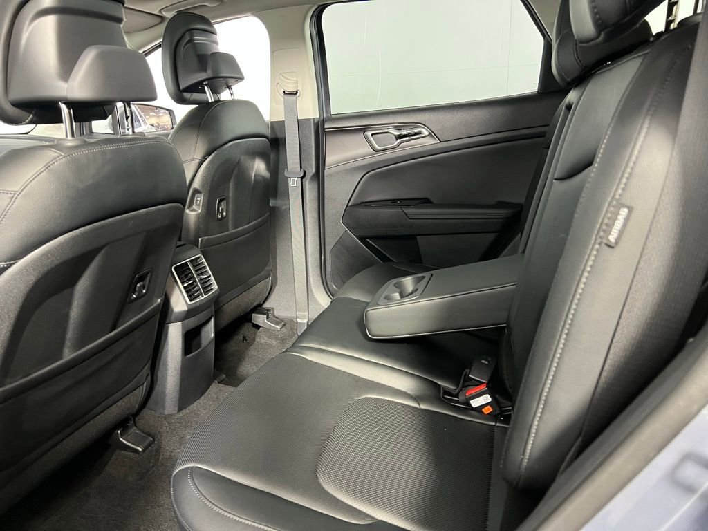 Used 2025 Kia Sportage EX w/ Premium Package image 27