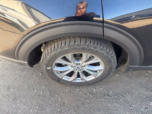Used 2022 Ford Explorer Limited w/ Equipment Group 301A AWD/4WD image 19