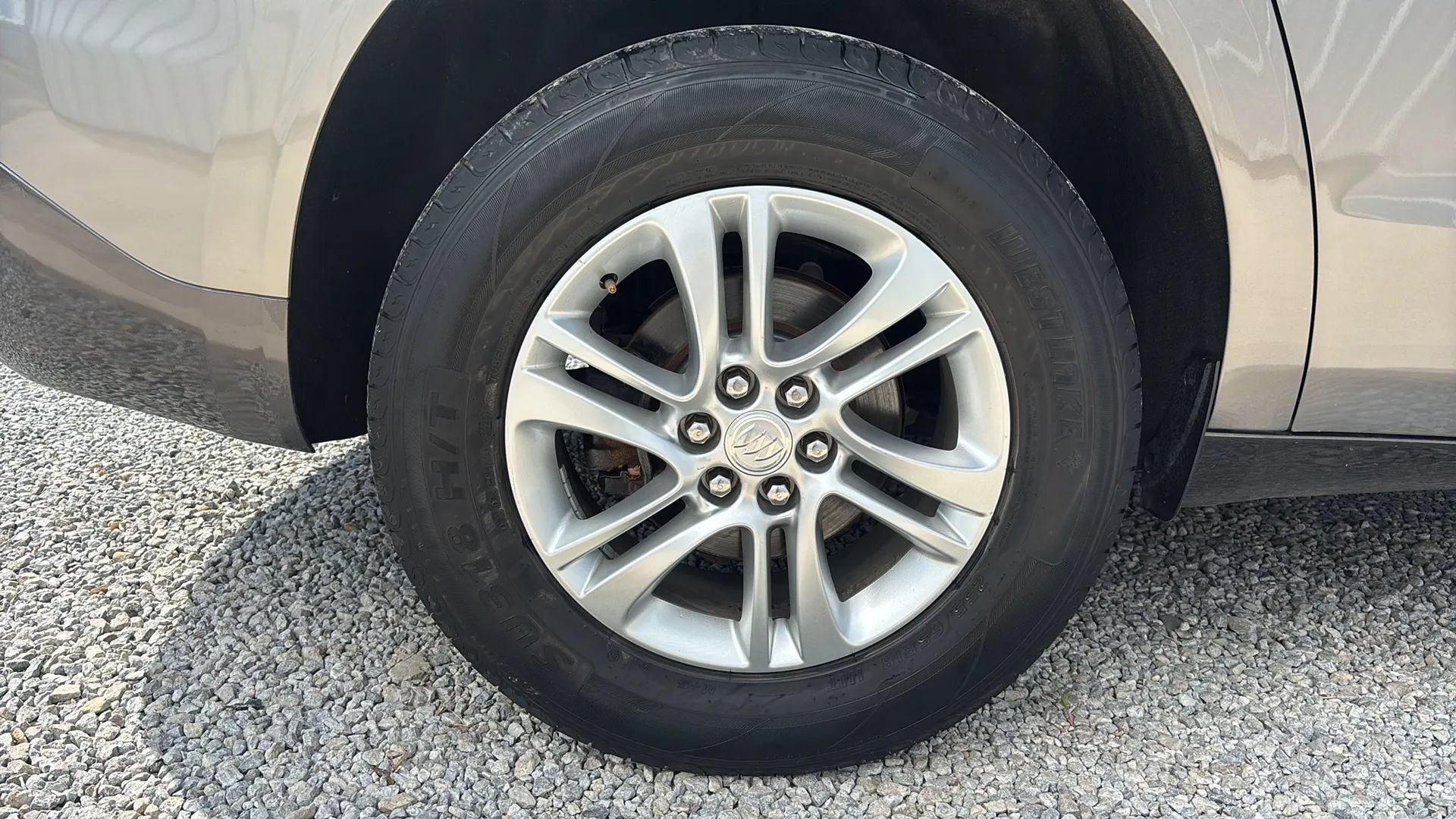 Used 2018 Buick Enclave Essence AWD/4WD image 9