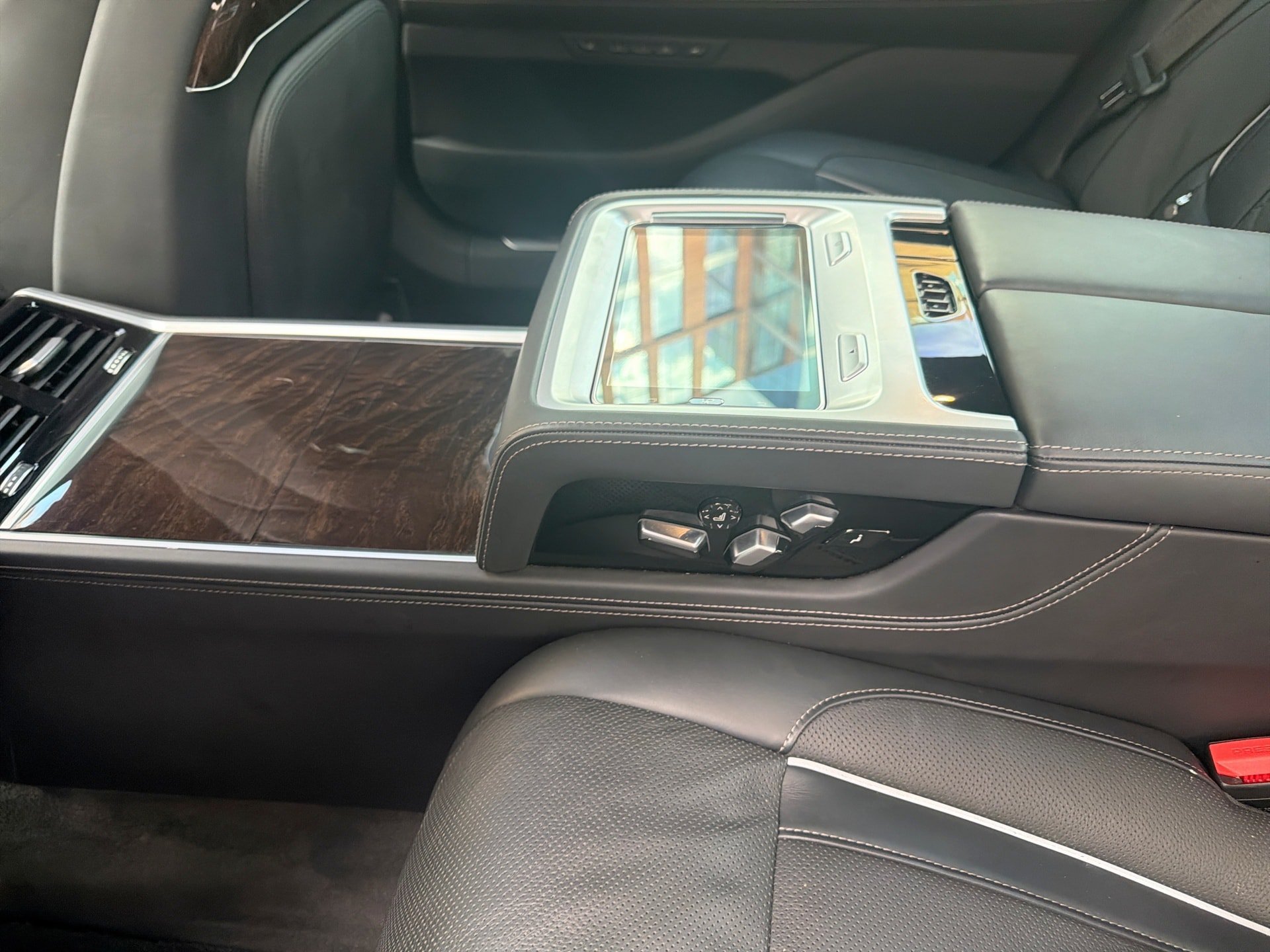 Used 2019 BMW 750i RWD image 24