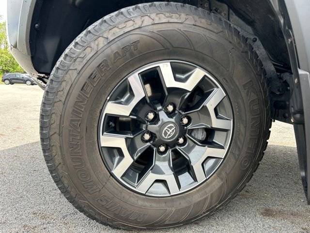 Used 2023 Toyota Tacoma TRD Off-Road w/ Technology Package AWD/4WD image 28