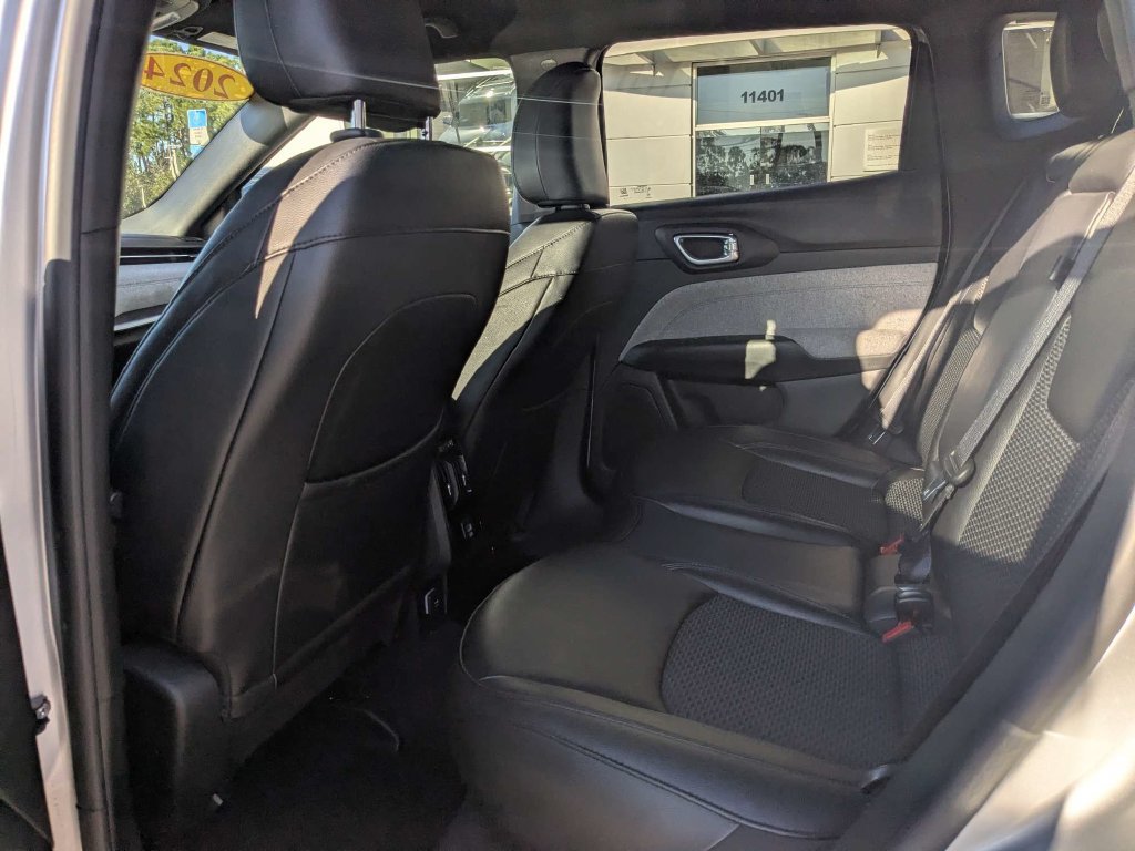 Used 2024 Jeep Compass Latitude AWD/4WD image 20