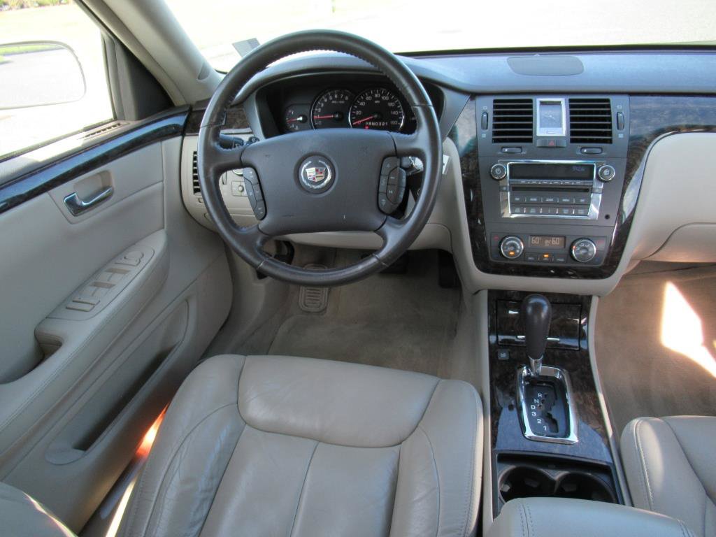 Used 2009 Cadillac DTS FWD image 12