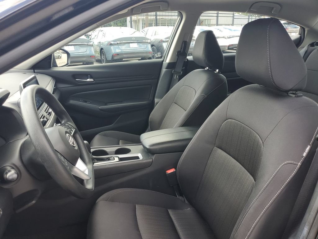 Used 2025 Nissan Altima 2.5 SV FWD image 15