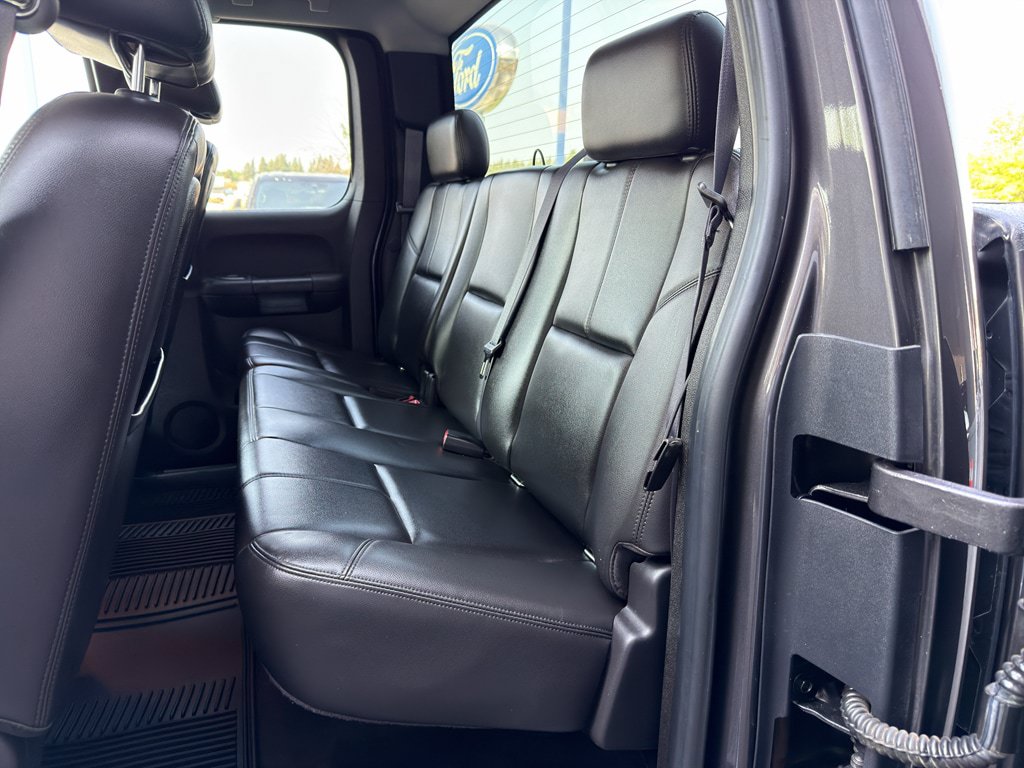 Used 2011 Chevrolet Silverado 2500 LT w/ Interior Plus Package AWD/4WD image 32