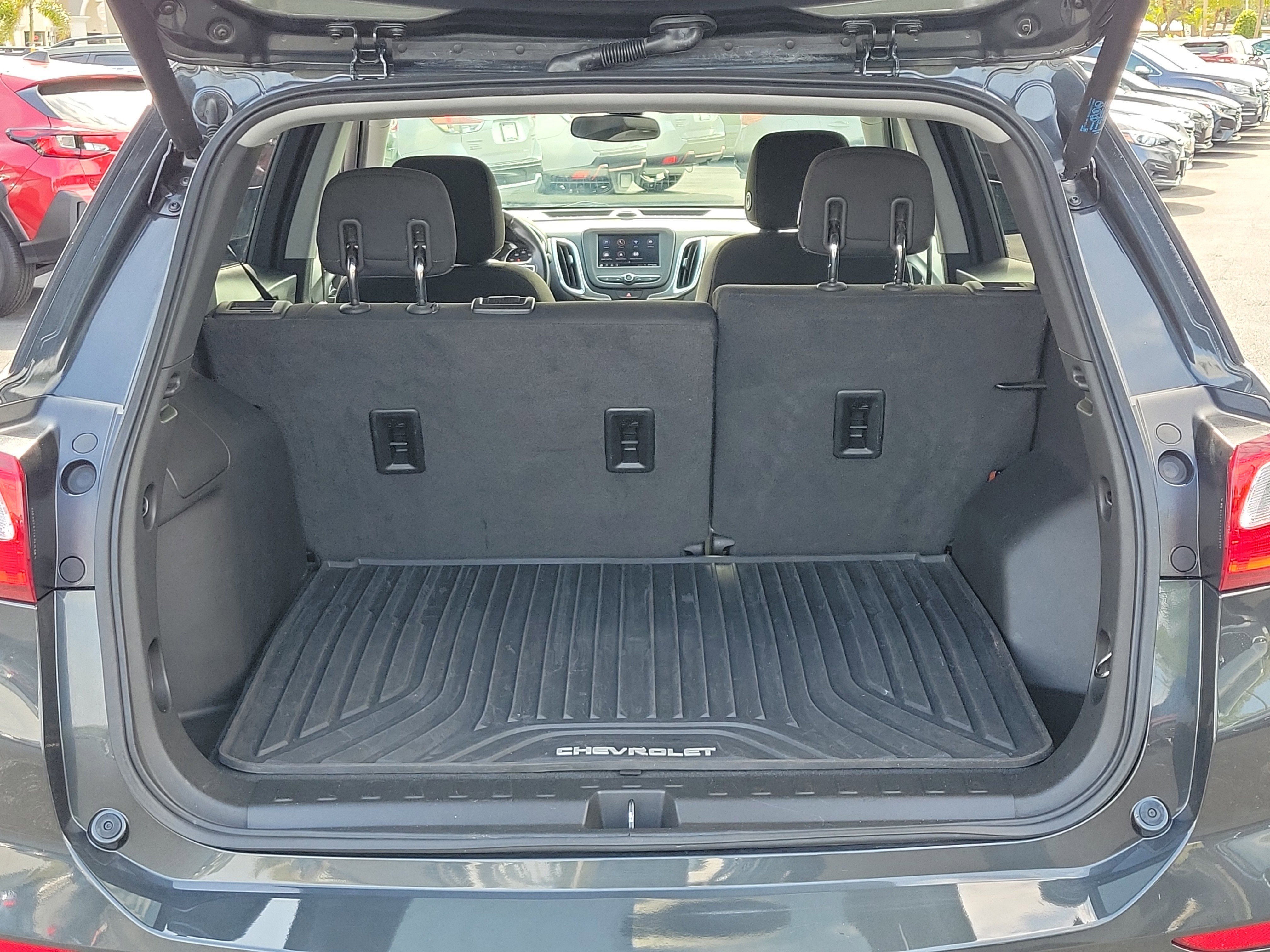 Used 2020 Chevrolet Equinox LT w/ Driver Convenience Package image 11