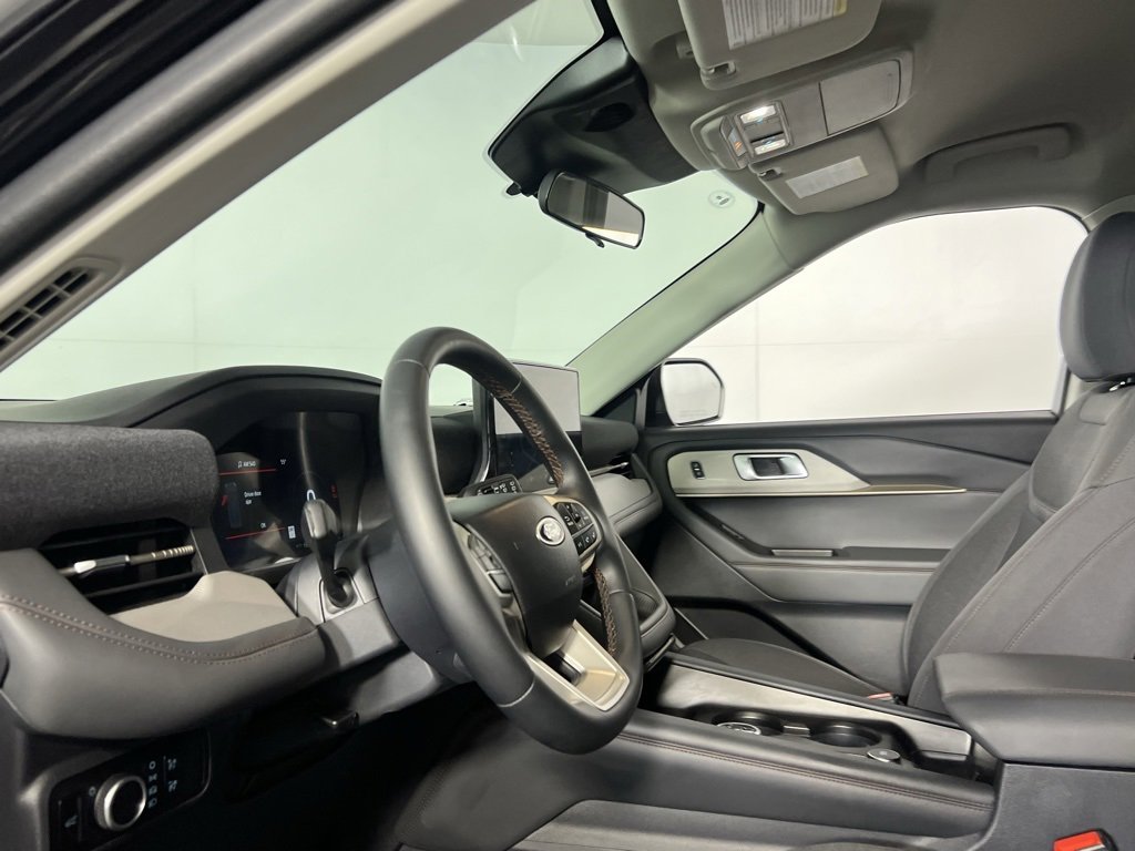 Used 2025 Ford Explorer Active image 23