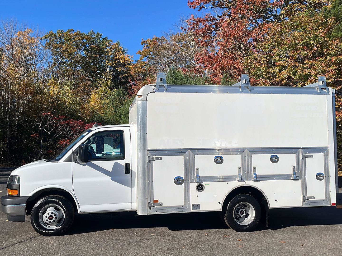 Used 2023 GMC Savana 3500 w/ Power Convenience Package RWD image 2