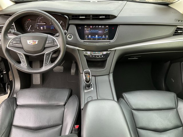 Used 2017 Cadillac XT5 Luxury w/ Driver Awareness Package image 4