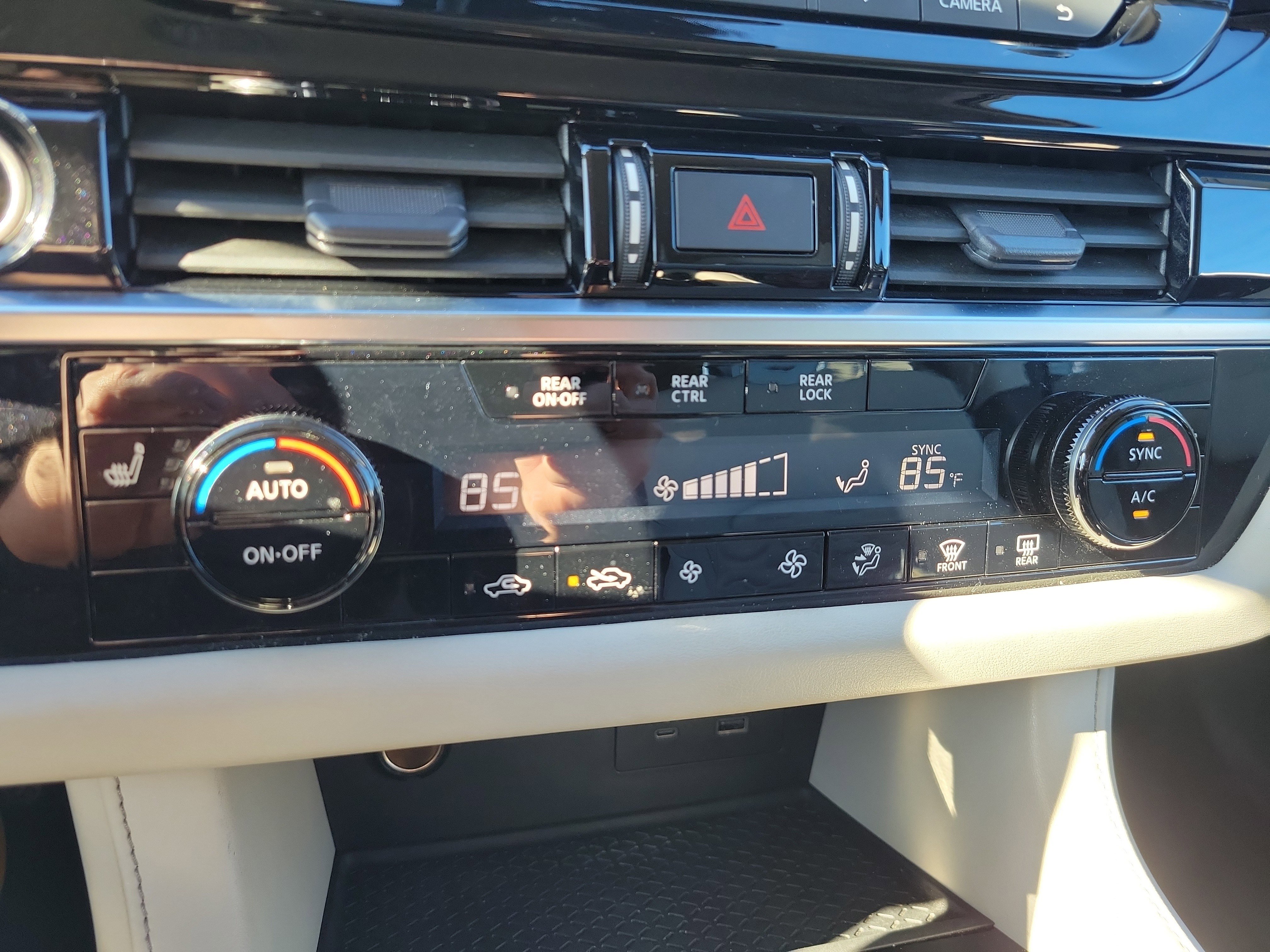 Used 2023 Nissan Pathfinder SV image 24