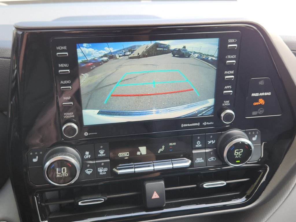 Used 2022 Toyota Highlander XLE AWD/4WD image 9
