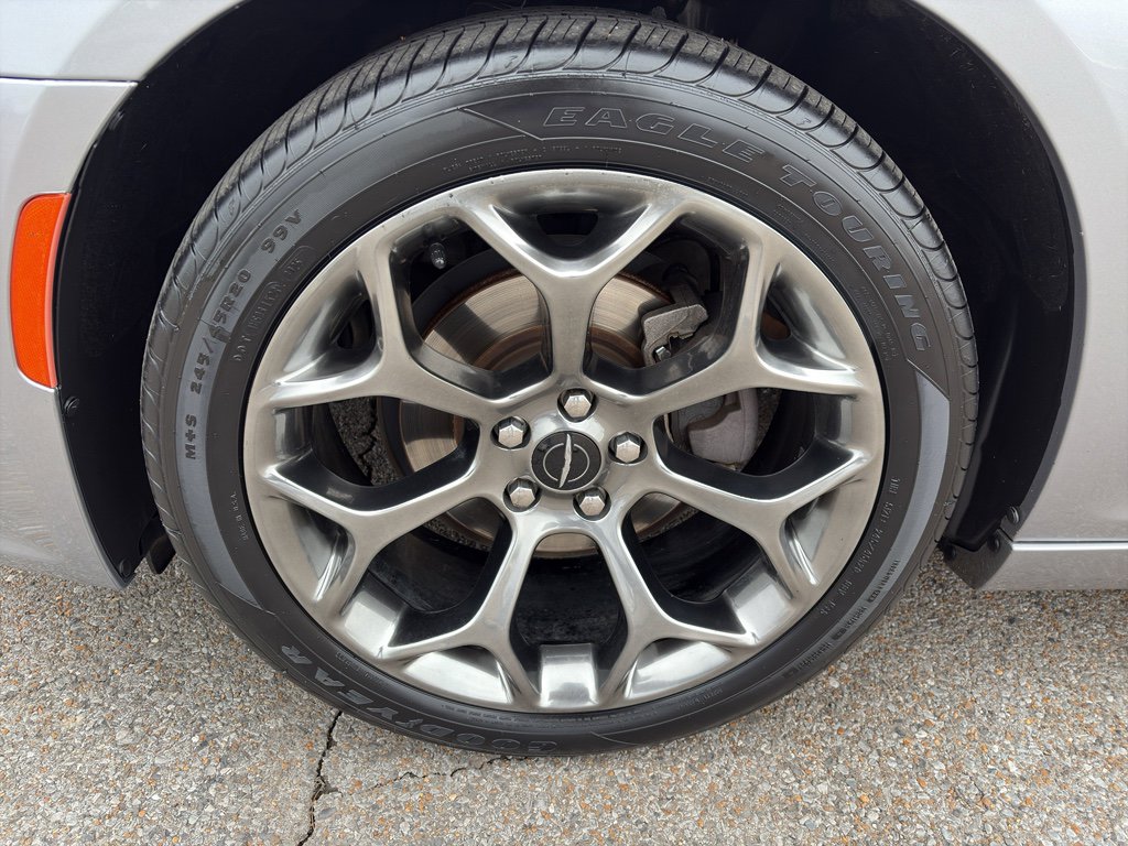 Used 2018 Chrysler 300 S w/ 300S Premium Group image 11