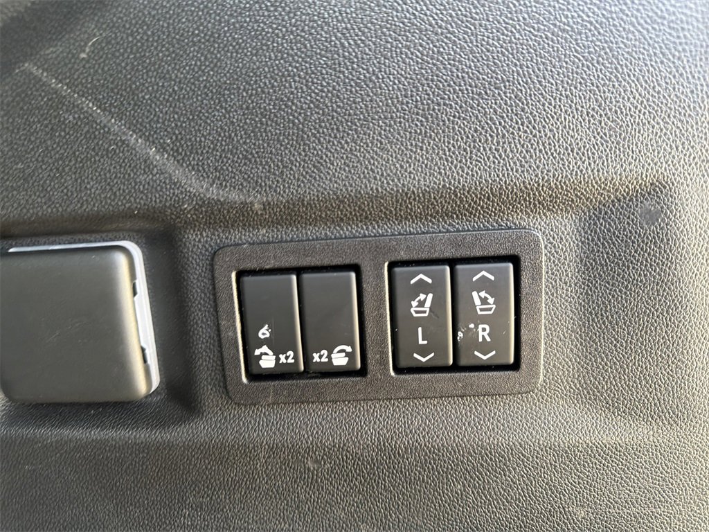 Used 2023 Chevrolet Tahoe Z71 w/ Luxury Package image 26