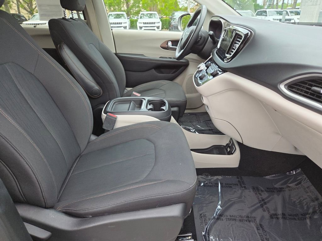 Used 2019 Chrysler Pacifica Touring Plus w/ Advanced Safetytec Group FWD image 10