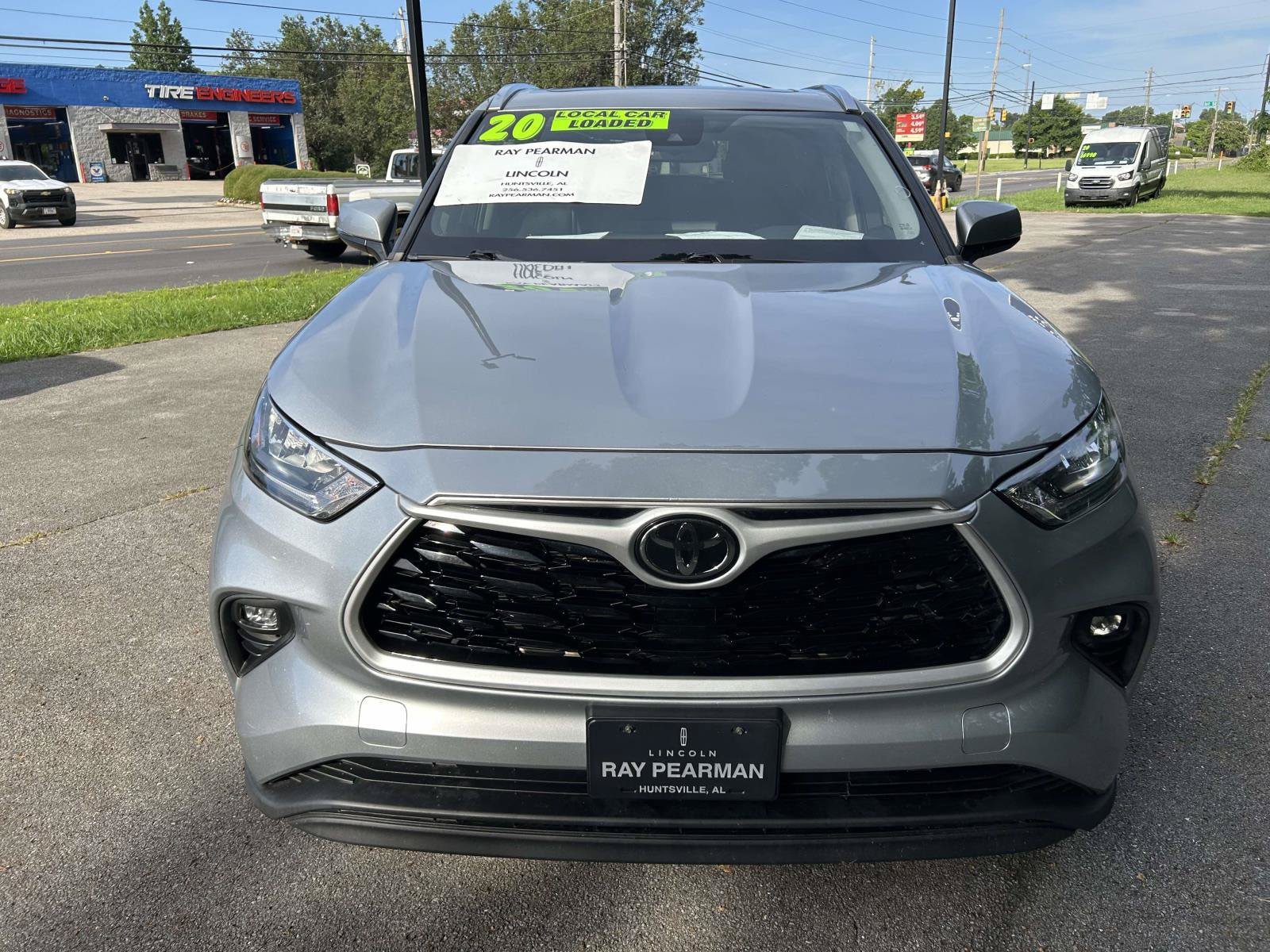 Used 2020 Toyota Highlander XLE FWD image 12