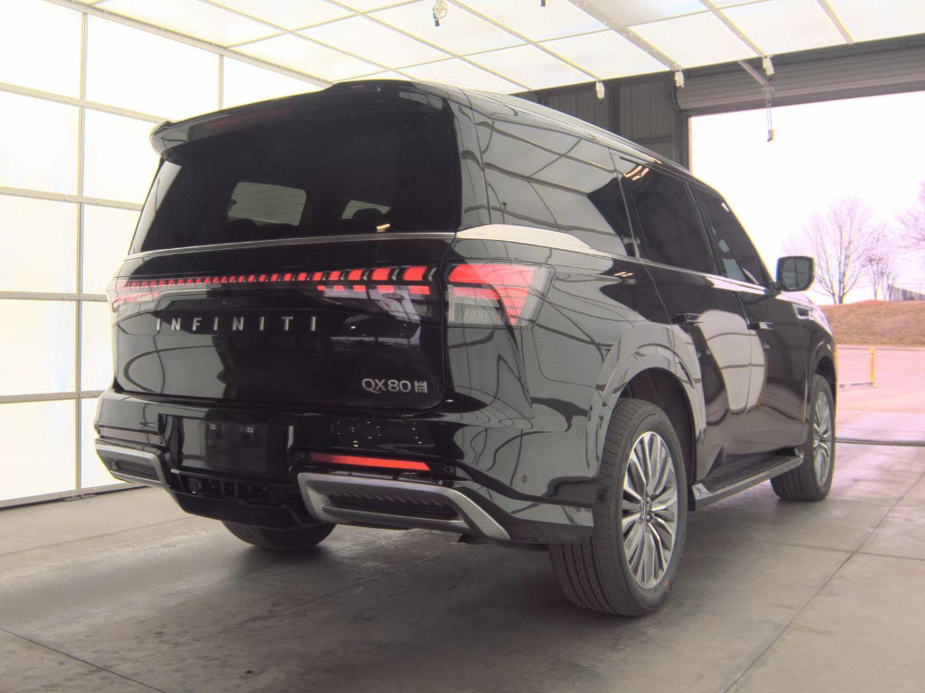 Used 2025 INFINITI QX80 Sensory image 10
