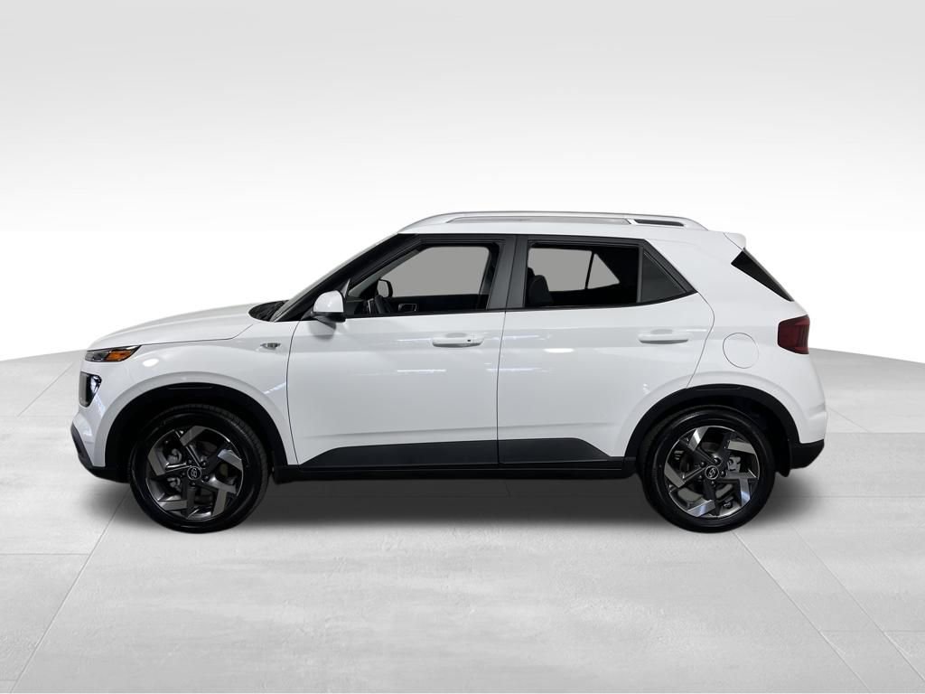 New 2026 Hyundai Venue SEL FWD image 2