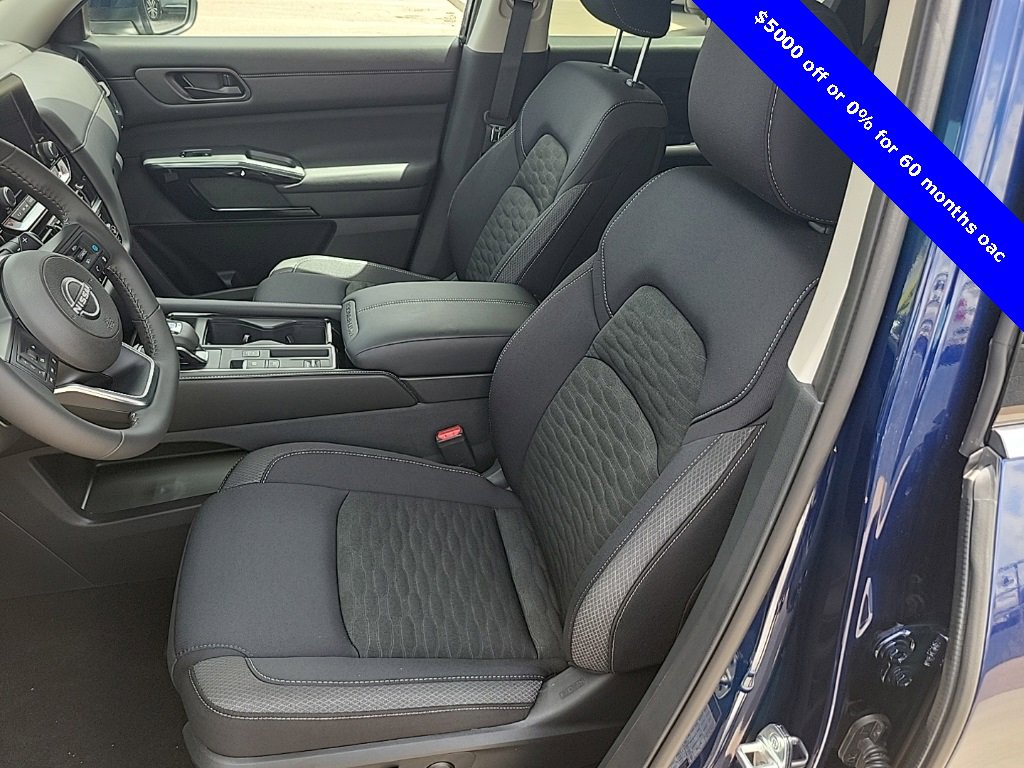 New 2025 Nissan Pathfinder SV w/ Black Appearance Package image 18