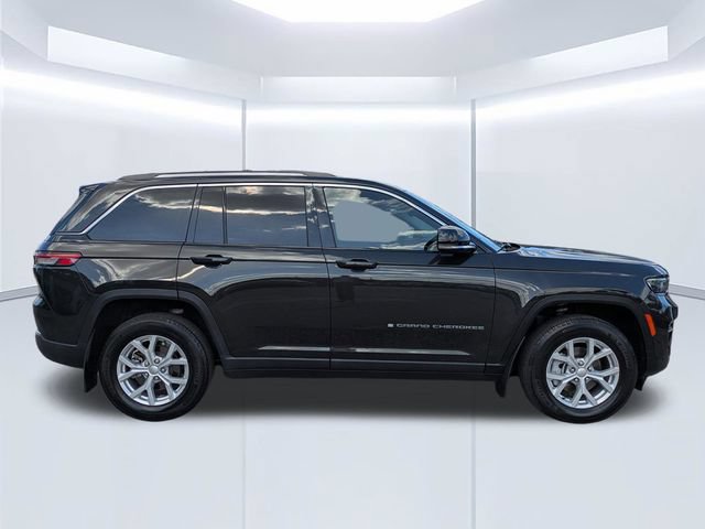 Used 2024 Jeep Grand Cherokee Limited AWD/4WD image 3