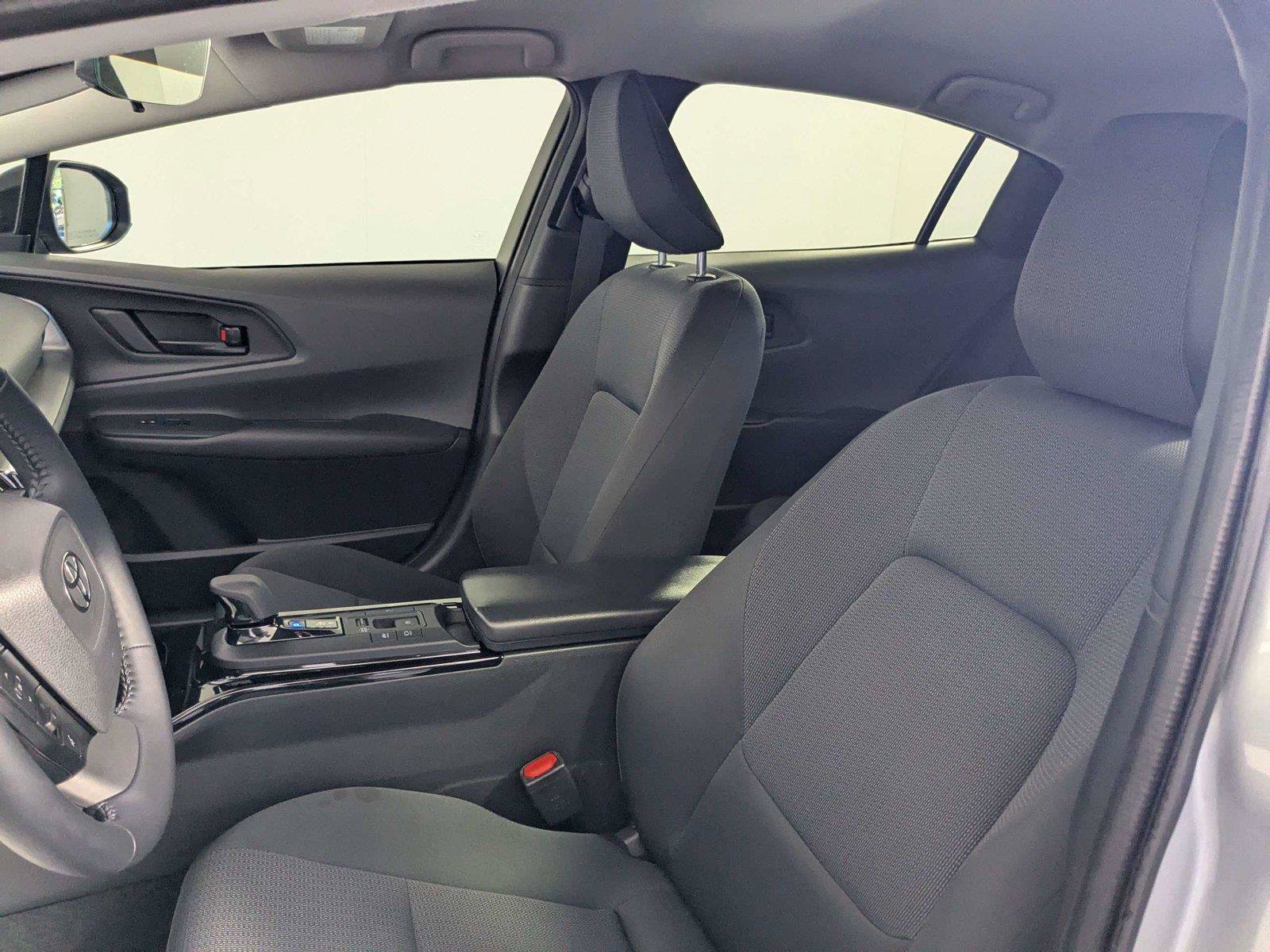 Certified 2025 Toyota Prius LE FWD image 11