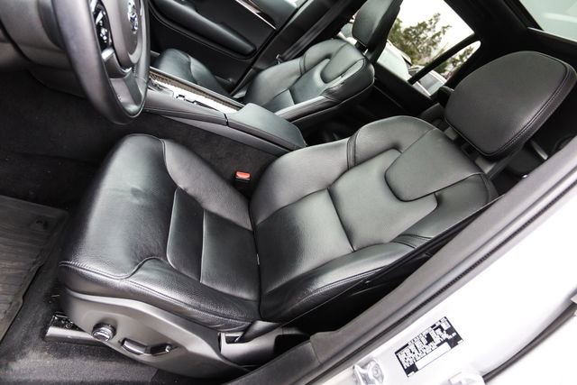 Used 2018 Volvo XC90 T6 Momentum w/ Convenience Package image 29