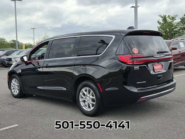 Used 2025 Chrysler Pacifica Select image 3